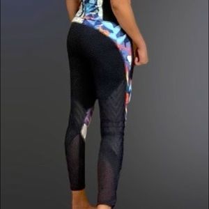 ATHLETA TROPICAL PRINTS LEGGINGS SIZE M.